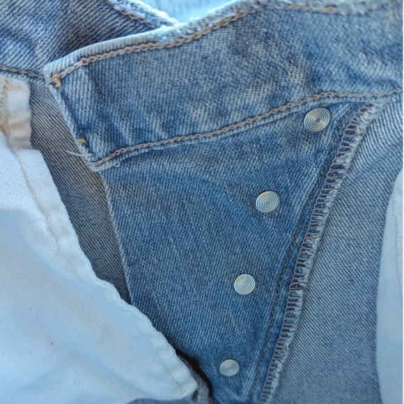 Abercrombie Curve Love Asymmetrical Waist Dad Jeans Light Wash 6 Short - Picture 11 of 14